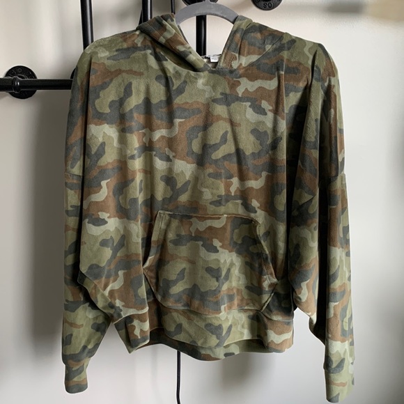 American Eagle Women’s Camo Hoodie - size Medium - Picture 1 of 6